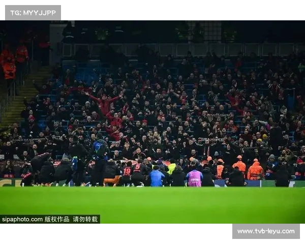 泰国曼城球迷被捕事件引发争议，警方行为涉及足球文化