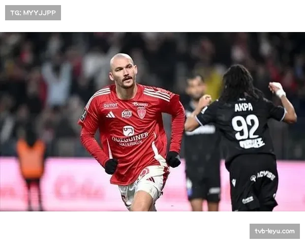 实时:南特队球员被红牌罚下,球队0-1落后于布雷斯特 实时:南特队球员被红牌罚下,球队0-1落后于布雷斯特